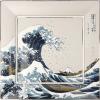 Laissez-vous submerger par la force et la beauté de La Grande Vague, le tableau iconique d'Hokusai, repris avec finesse par le porcelainier Goebel dans sa collection Artis Orbis
