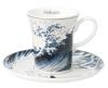 Laissez vous submerger par la force et la beauté de La Grande Vague, le tableau iconique d'Hokusai, repris avec finesse par le porcelainier Goebel dans sa collection Artis Orbis